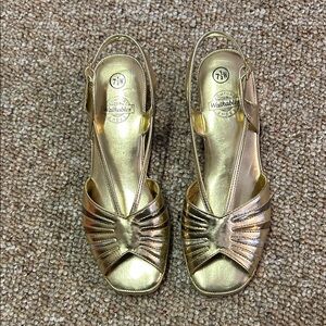 Women’s Metallic Gold Slingback Sandals by Walkables - Size 7.5W